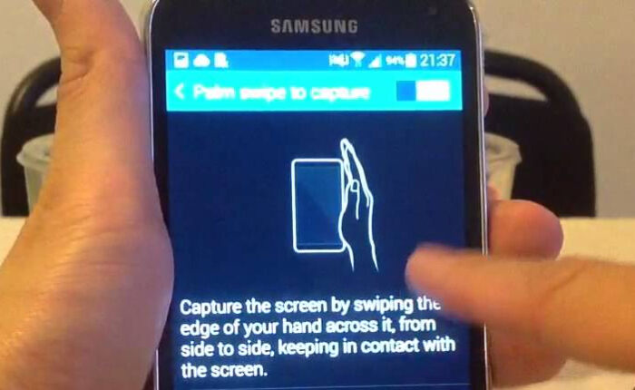 Samsung 携帯電話のパーム スワイプ機能