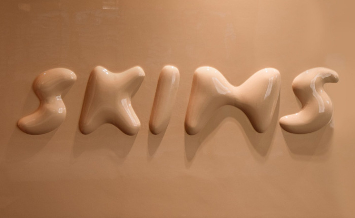 スキムズのロゴ